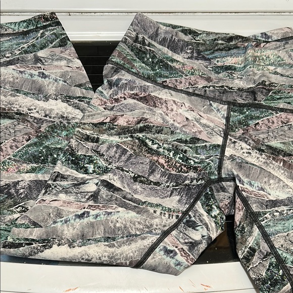 lululemon athletica Pants - Lululemon Abstract Pattern Leggings